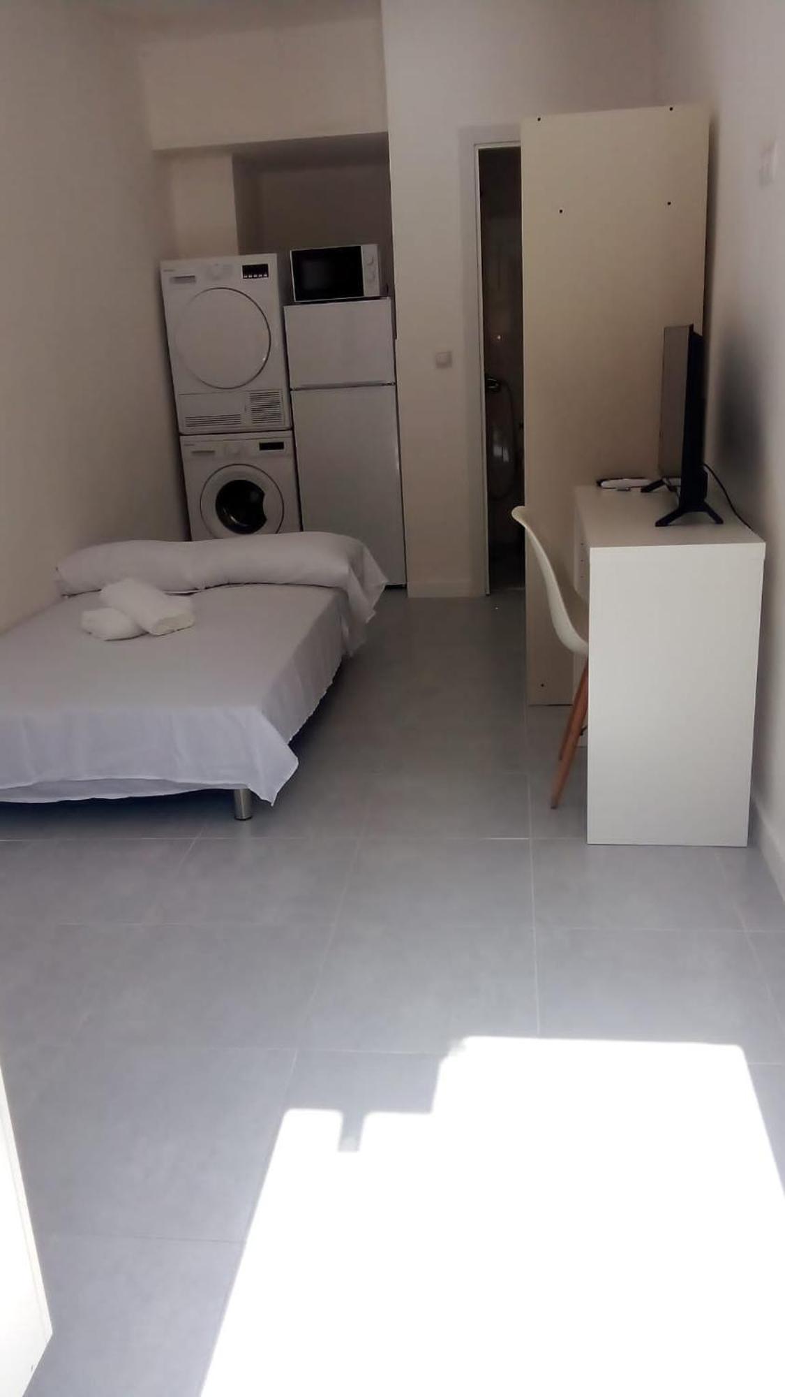 Estudio Encantador Cerca Del Carrefour Rosaleda 1 Malaga Luaran gambar