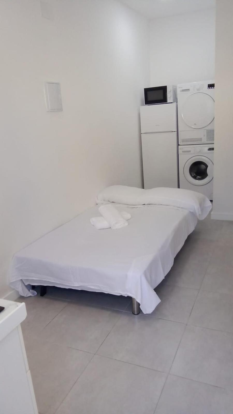 Estudio Encantador Cerca Del Carrefour Rosaleda 1 Malaga Luaran gambar