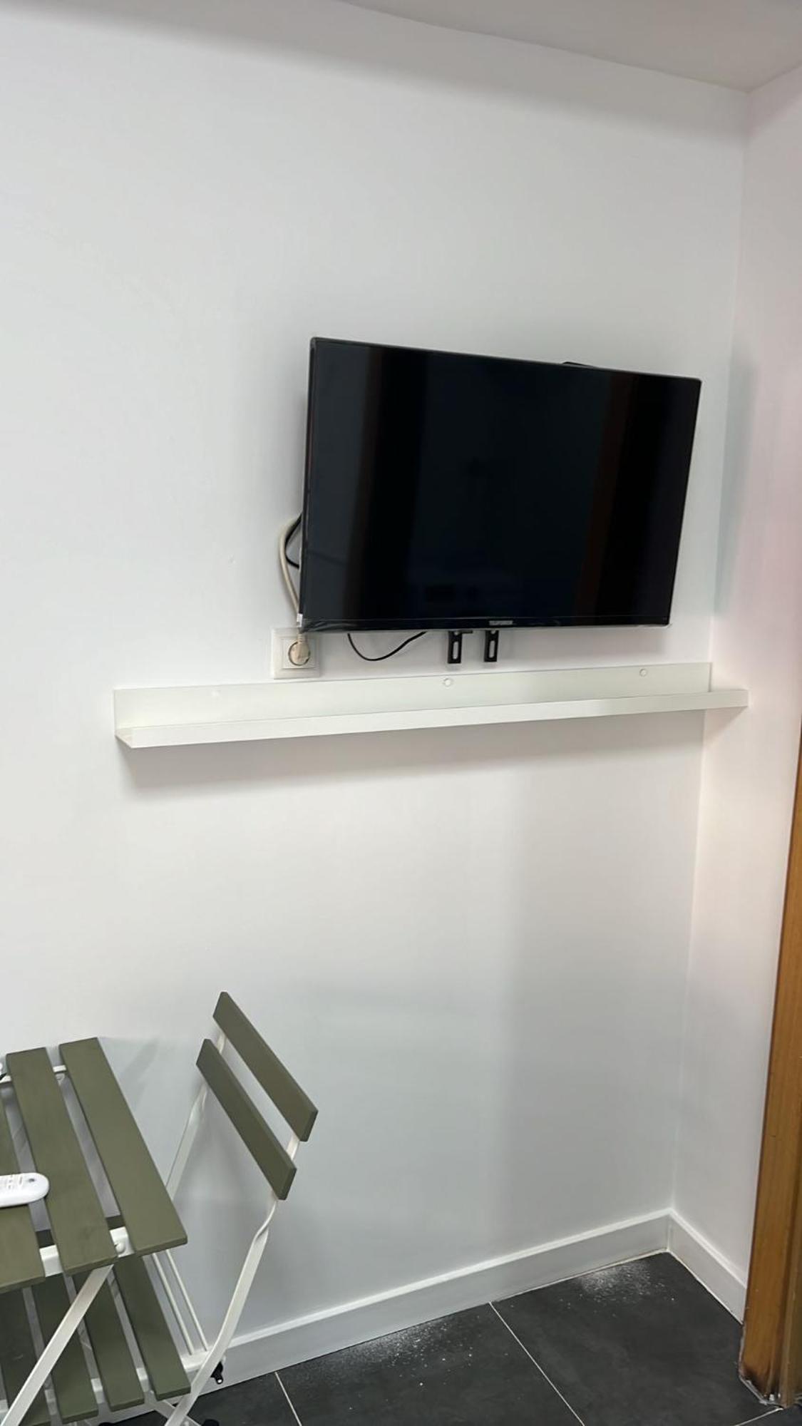 Estudio Encantador Cerca Del Carrefour Rosaleda 1 Malaga Luaran gambar
